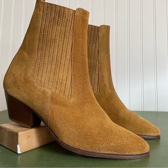 Nwt Sandro Amelya Cowboy Heeled Chelsea Boots In Ambre Suede